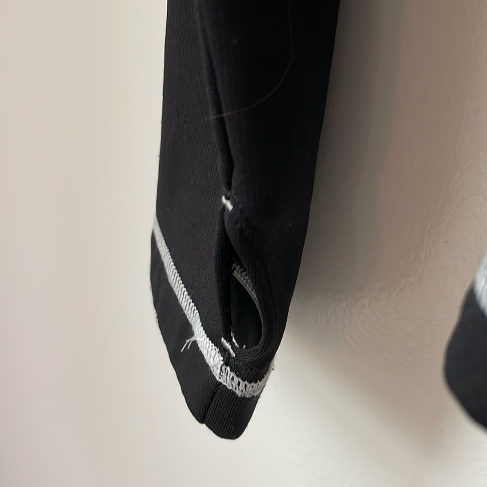 Black Fila with partial zip front size M 💯 polyester - Picture 8 of 9